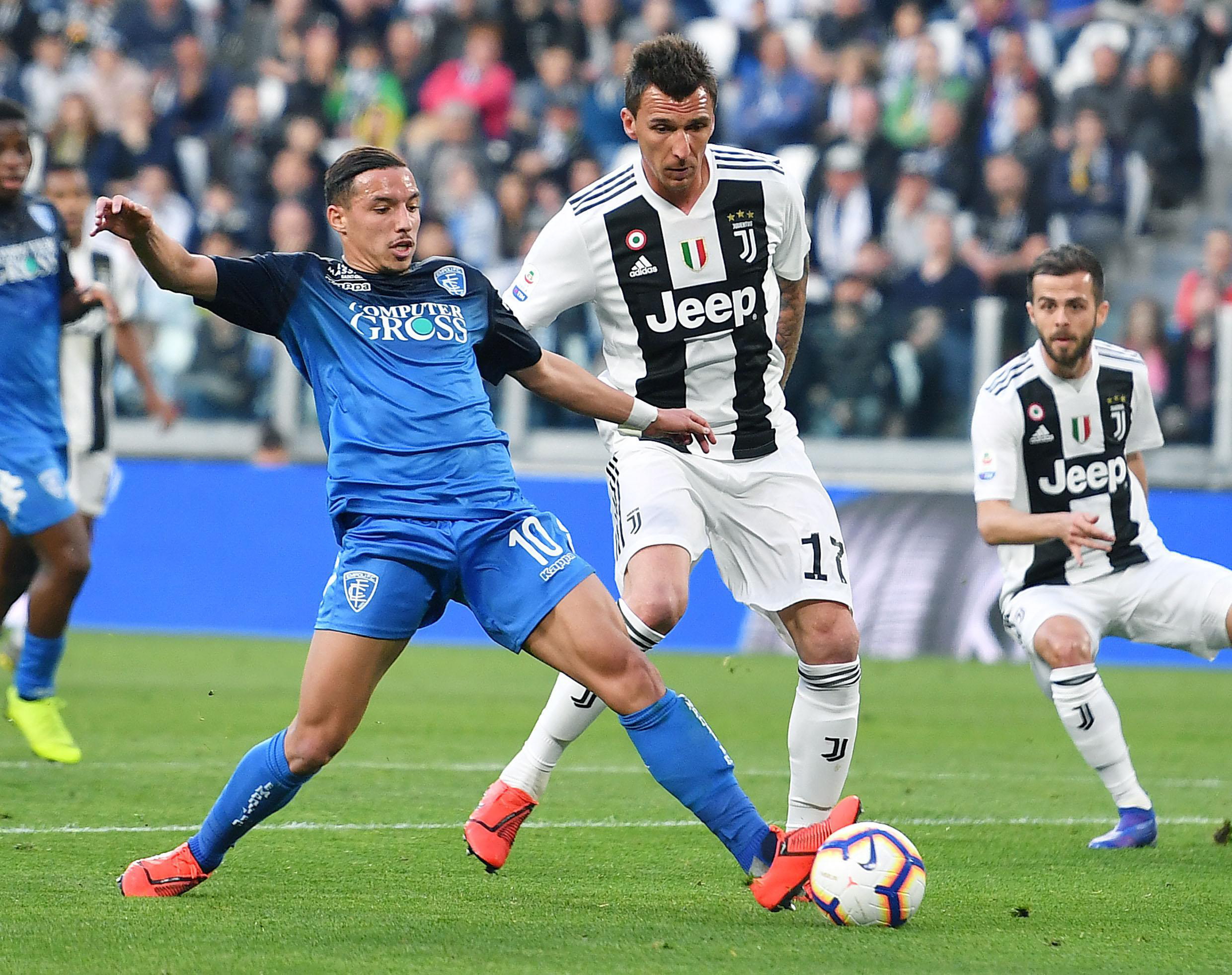 切尔西半场被反超，英格兰球队欧战首次被阿塞拜疆球队打入2球（切尔西半场遭逆转，阿塞拜疆球队欧战首次对英格兰球队攻入两球）