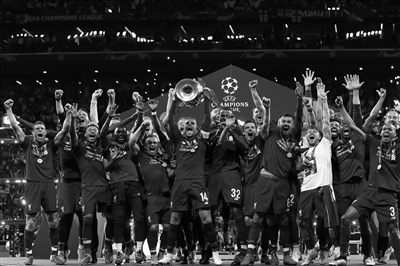 因大力手抛球闻名英超! 德拉普父亲：对手宁愿给角球也不给界外球（英超大力界外球成名！德拉普父亲：对手宁可给角球也不给界外球）