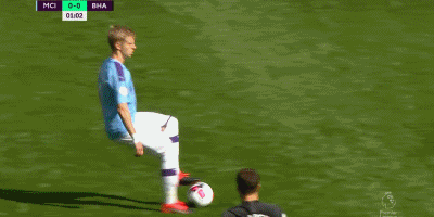 足球曼联新援首秀即破门，球迷高呼：值了！（曼联新援处子秀破门，球迷直呼：值回票价！）