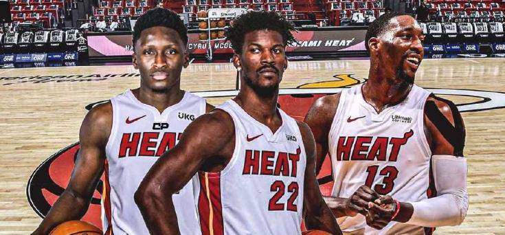 尤文大巴玻璃再次被洪水球迷砸碎！（尤文大巴车窗再度遭洪水球迷砸碎）