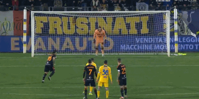 英超半场：吉马良斯角球破门，戈登点射，纽卡2-0伯恩利（英超半场战报：吉马良斯角球建功，戈登点球命中，纽卡暂2-0领先伯恩利）