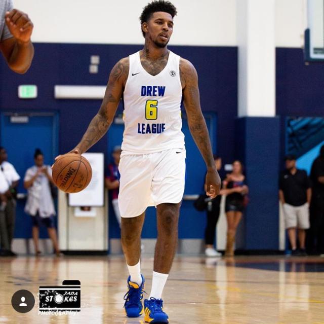 湖人詹姆斯关键三分带队取胜太阳（詹姆斯命中关键三分，湖人力克太阳）