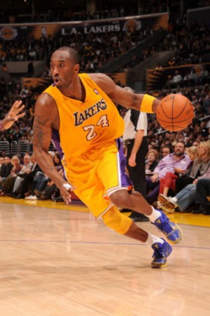 足协杯官方发布决赛纪念产品：纪念徽章38元，围巾58元（足协杯官方上架决赛纪念周边：徽章38元、围巾58元）