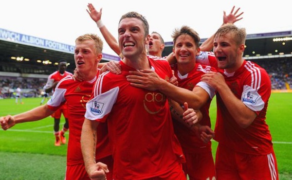 欧冠半场：杜兰、多尔贝格破门，卡拉巴克1-1阿贾克斯（欧冠半场比分：卡拉巴克1-1阿贾克斯，杜兰与多尔贝格建功）