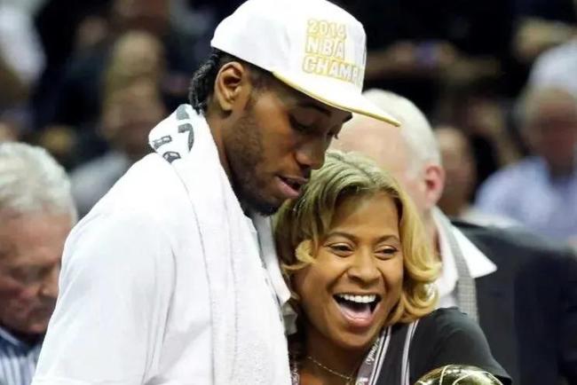 卡萨诺：卡拉格谈萨拉赫之前应该先漱口，他每次说话都在胡扯（卡萨诺痛斥卡拉格：谈萨拉赫前先漱口，他每次发言都是胡扯）