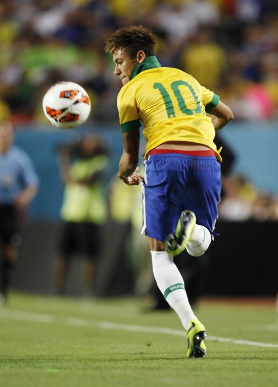 世体：巴萨仍考虑签格里马尔多；坎塞洛、穆尼奥斯也愿意加盟（世体：巴萨仍在追逐格里马尔多，坎塞洛与穆尼奥斯也愿加盟）